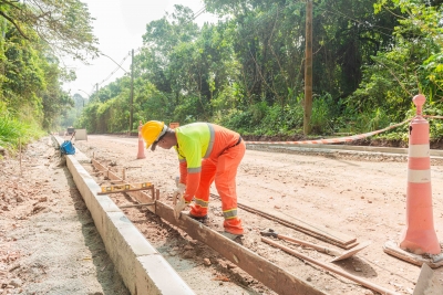 Orlando Morando vistoria andamento das obras da Estrada dos Alvarengas