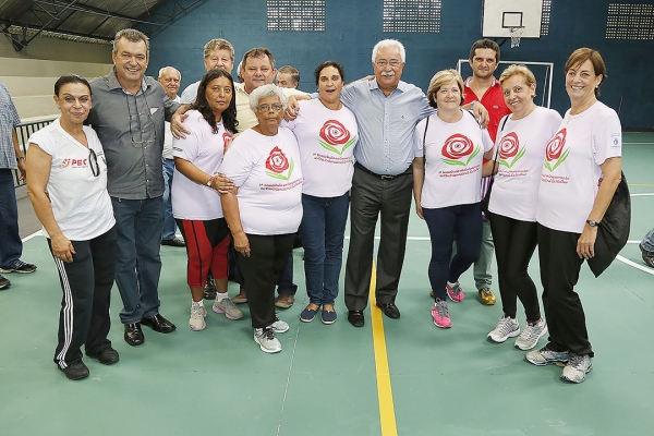 Prefeitura de S&atilde;o Caetano entrega reforma da quadra do Clube Erasmo Batissaco