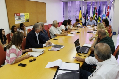Consórcio discute descentralização de medicamentos de alto custo