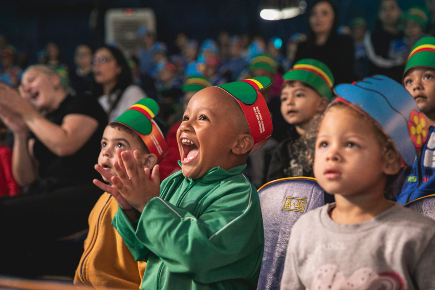 Jéssica Roberta leva 500 crianças de instituições para sessão exclusiva do Circo Patati Patatá