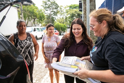 J&eacute;ssica Roberta realiza a 1&ordf; entrega Drive-Thru da Santo Andr&eacute; Solid&aacute;ria