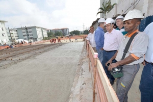 Luiz Marinho acompanha nova etapa de concretagem do Piscin&atilde;o Jacquey