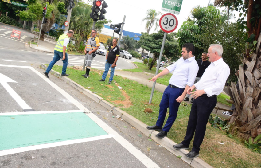 Santo André instala faixas verdes em cruzamentos para melhorar fluidez no trânsito