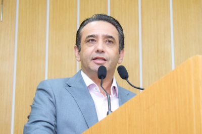 Cicinho Moreira prop&otilde;e ensino do respeito &agrave; mulher e da igualdade de direitos nas escolas de S&atilde;o Caetano