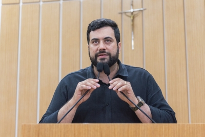 C&eacute;sar Oliva indica programa de troca gratuita de l&acirc;mpadas de LED para reduzir conta de luz das fam&iacute;lias