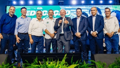 Prefeitos do Grande ABC participam de an&uacute;ncios federais em agenda com Lula