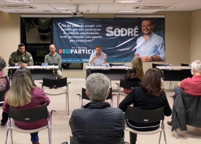 Sodré discutindo com síndicos junto ao grupo da segurança o projeto na pré-campanha