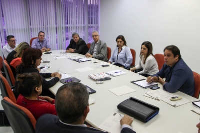 Consórcio discute propostas para descentralização de medicamentos de alto custo