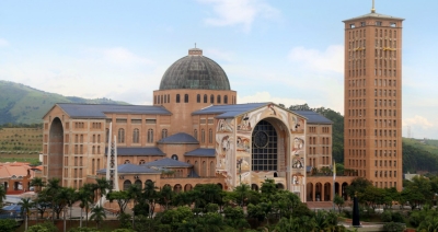 Aparecida deve receber 450 mil visitantes no feriado e movimentar R$ 168 milh&otilde;es