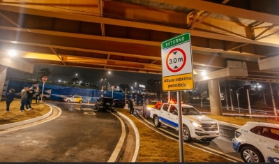 Entrega de readequa&ccedil;&otilde;es vi&aacute;rias melhora mobilidade na Av. Robert Kennedy, sob o Viaduto Mam&atilde;e Clory