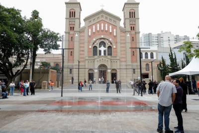 Auricchio reinaugura a Praça Cardeal Arcoverde