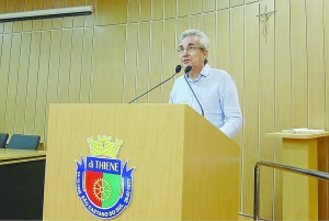 Vereador Dr. Xavier pede emiss&atilde;o de carteira de idoso pela internet