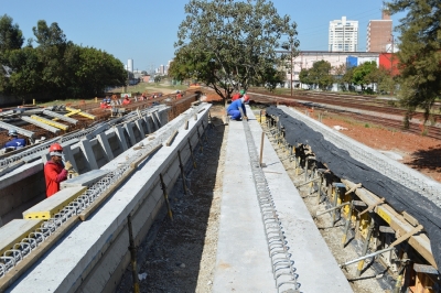 Reconstrução de ponte na Avenida dos Estados segue em ritmo acelerado