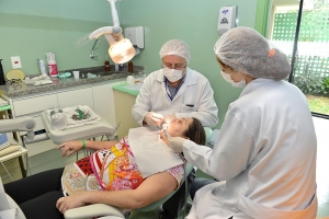 Brasil Sorridente Alvarenga entrega mil pr&oacute;teses em um ano de atendimento